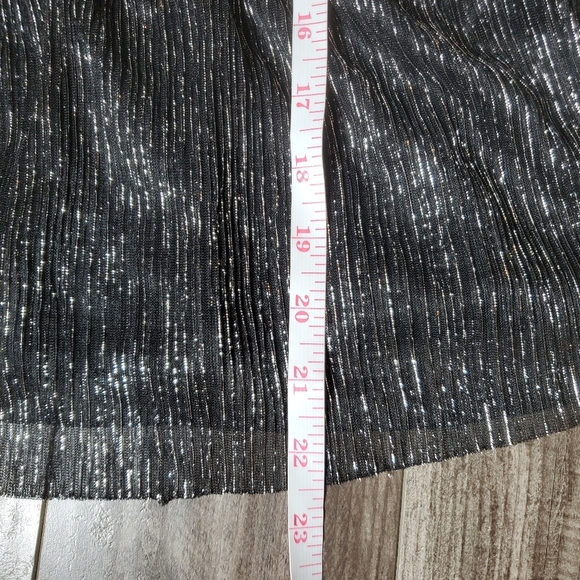 NWT Worthington Women's V-Neck Black and Silver Striped Peplum Blouse Size Small - Picture 5 of 17